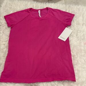 lululemon athletica Fuchsia Short Sleeve Tee